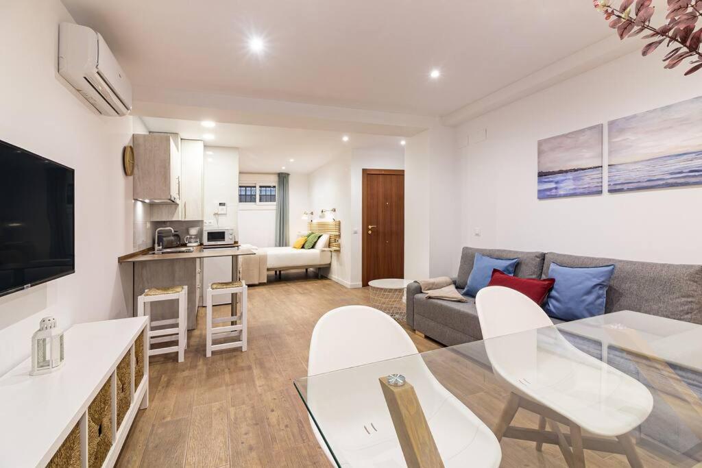 Malagueta Apartments Малага Екстер'єр фото